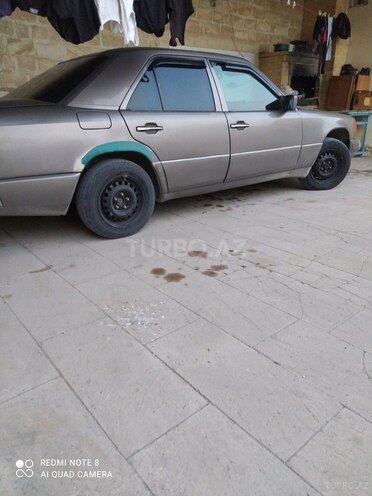 Mercedes E 200 1987, 150,000 km - 2.0 l - Bakı