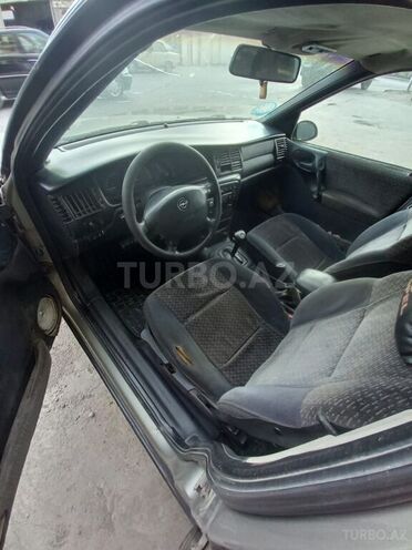 Opel Vectra 1996, 253,850 km - 1.8 л - Bakı
