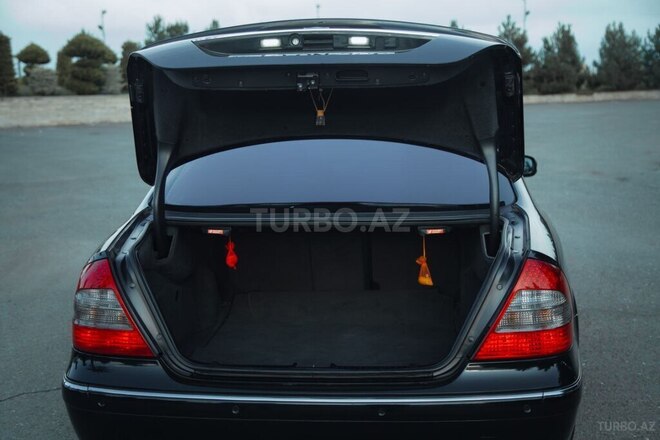 Mercedes E 320 2002, 290,000 km - 3.2 l - Astara