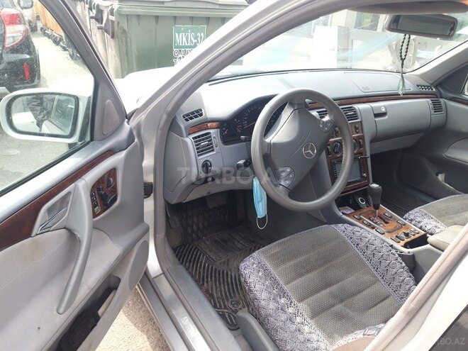Mercedes E 240 1999, 395,000 km - 2.4 l - Bakı