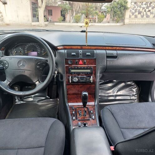 Mercedes E 320 2001, 300,000 km - 3.2 l - Bərdə