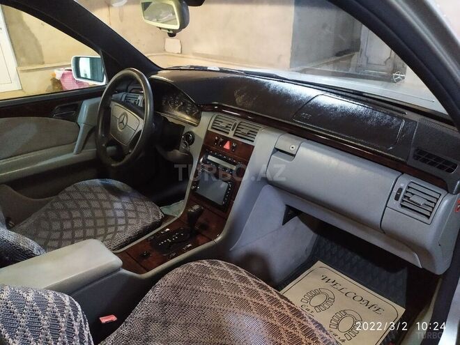 Mercedes E 230 1997, 359,000 km - 2.3 l - Quba