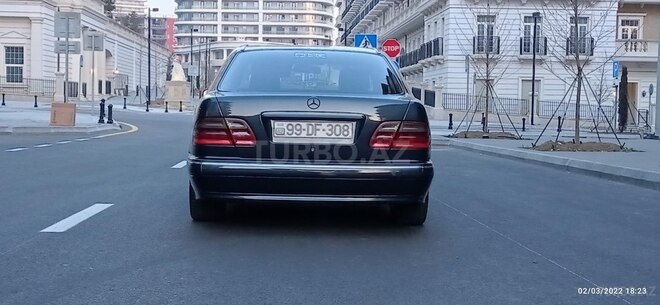 Mercedes E 220 2000, 285,000 km - 2.2 л - Bakı