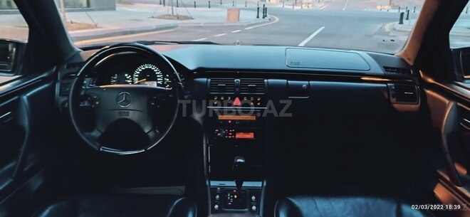 Mercedes E 220 2000, 285,000 km - 2.2 л - Bakı