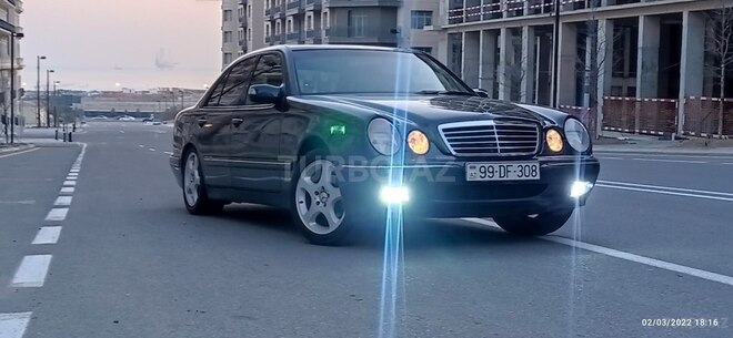 Mercedes E 220 2000, 285,000 km - 2.2 л - Bakı