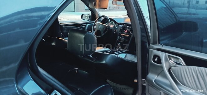 Mercedes E 220 2000, 285,000 km - 2.2 л - Bakı