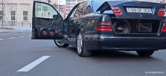 Mercedes E 220 2000, 285,000 km - 2.2 л - Bakı
