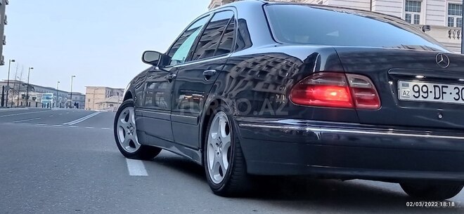 Mercedes E 220 2000, 285,000 km - 2.2 л - Bakı