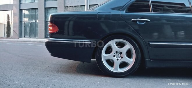 Mercedes E 220 2000, 285,000 km - 2.2 л - Bakı