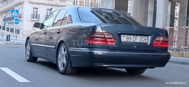 Mercedes E 220 2000, 285,000 km - 2.2 л - Bakı