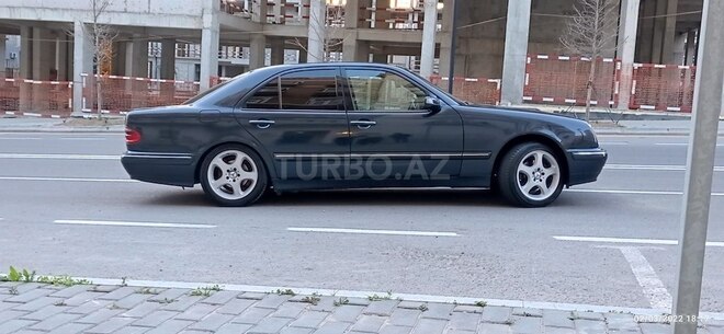 Mercedes E 220 2000, 285,000 km - 2.2 л - Bakı