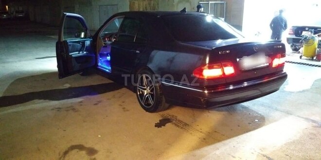 Mercedes E 270 2001, 320 km - 2.7 l - Bakı