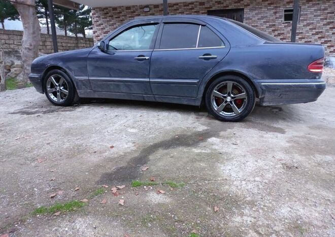Mercedes E 220 2000, 340,000 km - 2.2 l - Astara