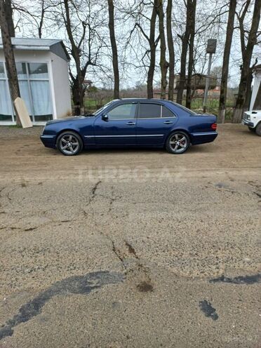 Mercedes E 220 2000, 340,000 km - 2.2 l - Astara