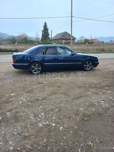 Mercedes E 220 2000, 340,000 km - 2.2 l - Astara