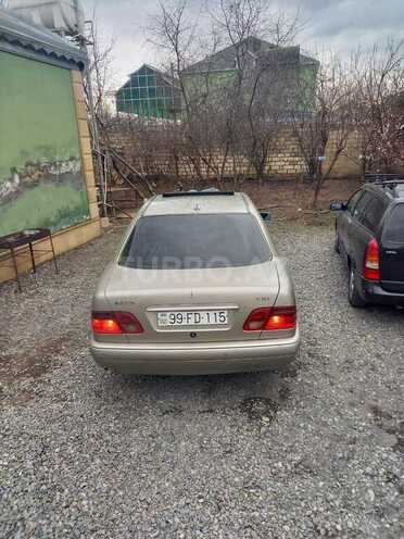 Mercedes E 220 1998, 456,978 km - 2.2 л - Bərdə