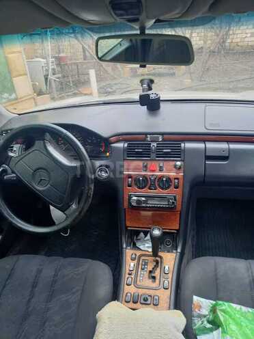 Mercedes E 220 1998, 456,978 km - 2.2 л - Bərdə