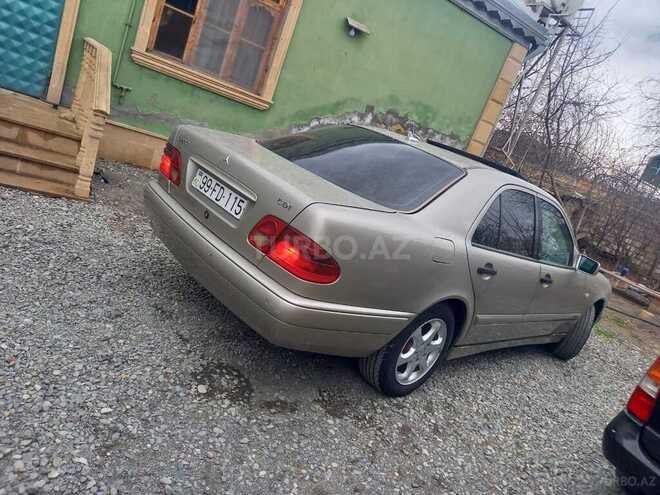 Mercedes E 220 1998, 456,978 km - 2.2 л - Bərdə