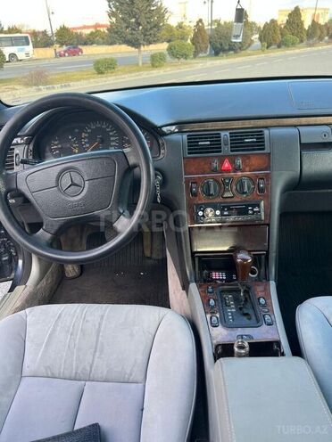 Mercedes E 200 1996, 350,000 km - 2.0 l - Bakı