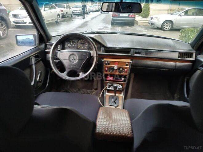 Mercedes E 250 1991, 241,300 km - 2.5 l - Bakı
