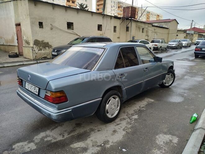 Mercedes E 250 1991, 241,300 km - 2.5 l - Bakı