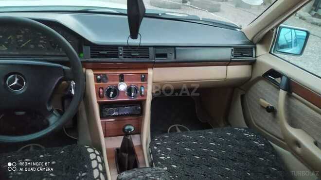 Mercedes E 200 1985, 401,367 km - 2.0 l - Goranboy