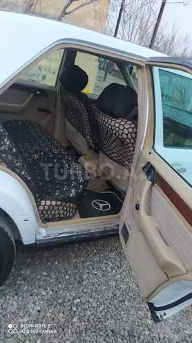 Mercedes E 200 1985, 401,367 km - 2.0 l - Goranboy