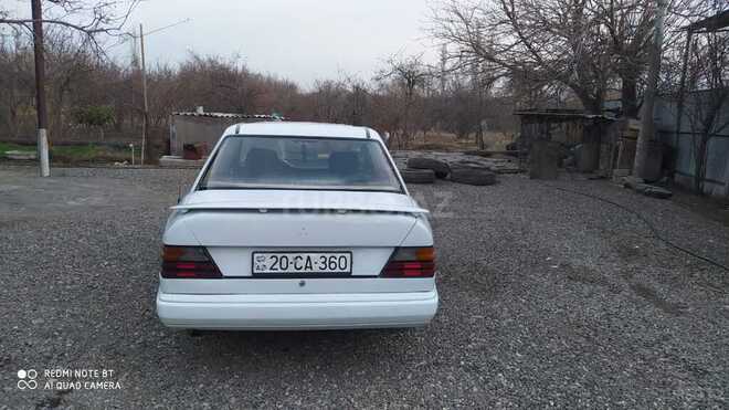 Mercedes E 200 1985, 401,367 km - 2.0 l - Goranboy