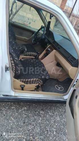 Mercedes E 200 1985, 401,367 km - 2.0 l - Goranboy