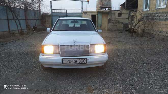 Mercedes E 200 1985, 401,367 km - 2.0 l - Goranboy