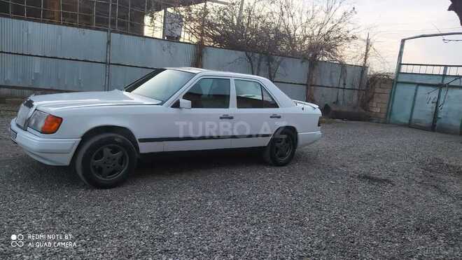 Mercedes E 200 1985, 401,367 km - 2.0 l - Goranboy