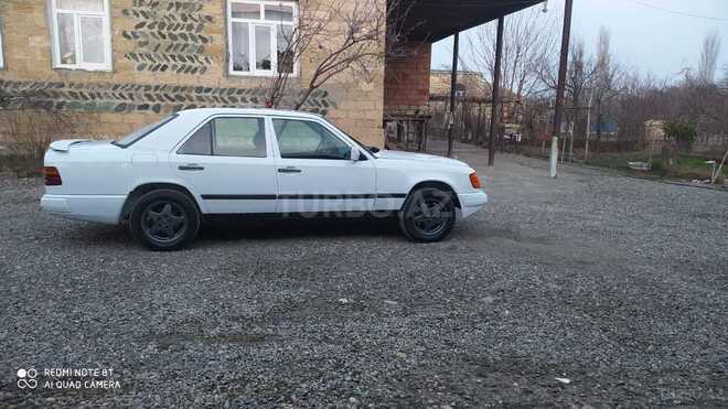Mercedes E 200 1985, 401,367 km - 2.0 l - Goranboy