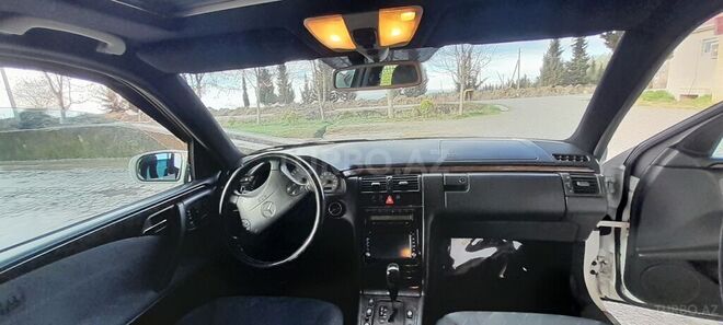 Mercedes E 240 2001, 150,402 km - 2.4 l - Ağcabədi