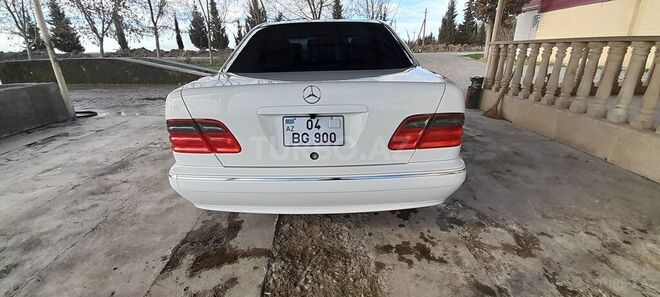 Mercedes E 240 2001, 150,402 km - 2.4 l - Ağcabədi