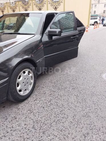 Mercedes C 230 1995, 296,746 km - 2.3 l - Bakı