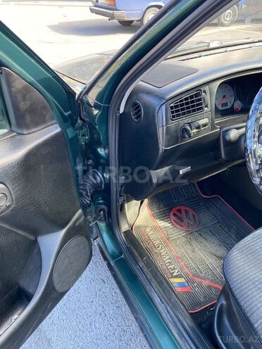 Volkswagen Golf 1999, 723,450 km - 2.0 л - Qax