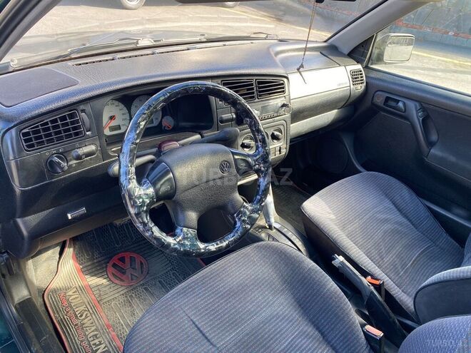 Volkswagen Golf 1999, 723,450 km - 2.0 л - Qax