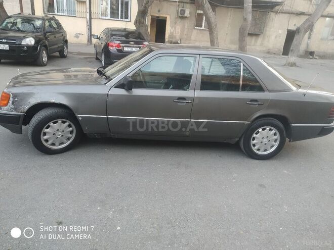 Mercedes E 200 1990, 365,404 km - 2.0 l - Bakı