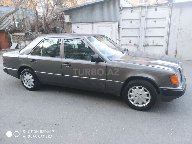 Mercedes E 200 1990, 365,404 km - 2.0 l - Bakı