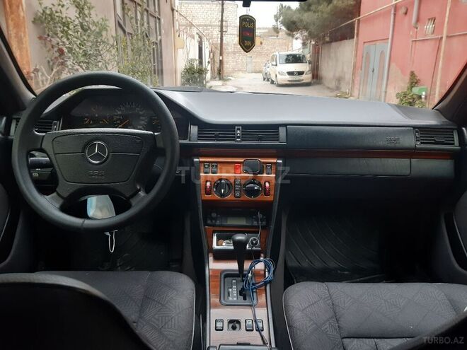 Mercedes E 220 1995, 355,687 km - 2.2 l - Bakı