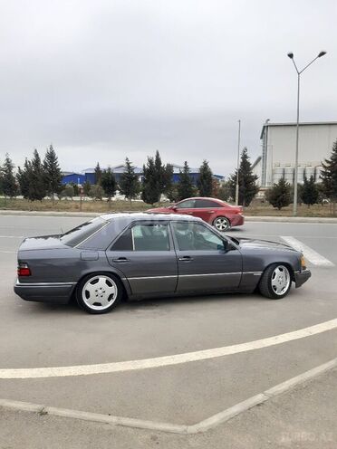 Mercedes E 220 1995, 355,687 km - 2.2 l - Bakı