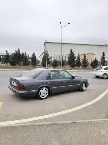 Mercedes E 220 1995, 355,687 km - 2.2 l - Bakı