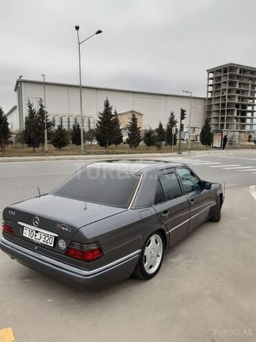 Mercedes E 220 1995, 355,687 km - 2.2 l - Bakı
