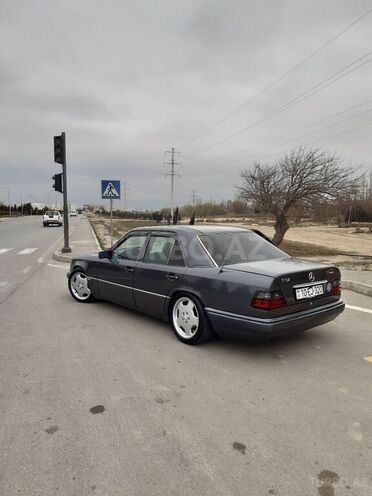 Mercedes E 220 1995, 355,687 km - 2.2 l - Bakı