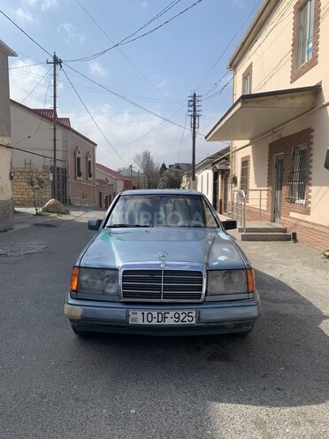 Mercedes E 230 1986, 324,000 km - 2.3 l - Bakı