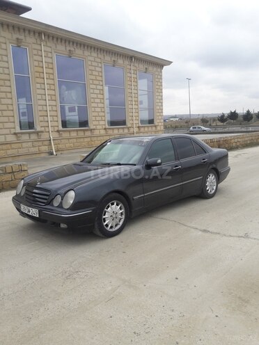 Mercedes E 220 1999, 372,000 km - 2.2 l - Bakı