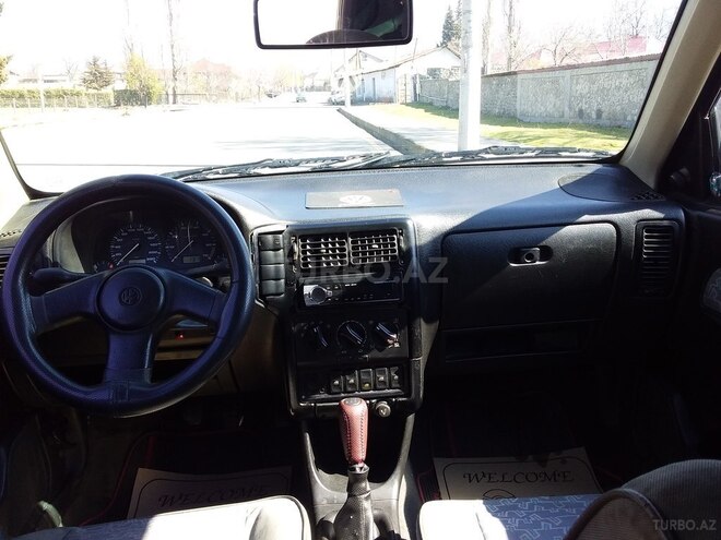 Volkswagen Polo 1995, 123,000 km - 1.6 л - Qax