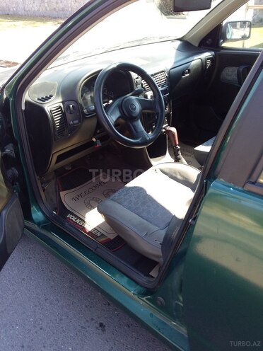 Volkswagen Polo 1995, 123,000 km - 1.6 л - Qax