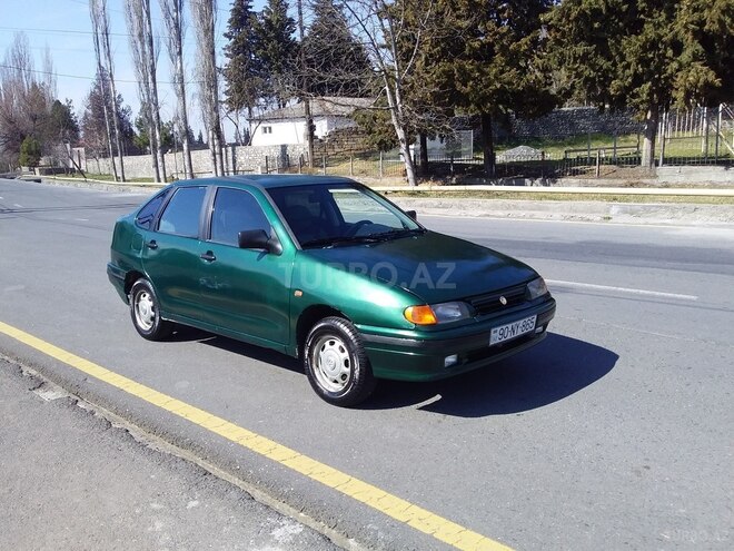 Volkswagen Polo 1995, 123,000 km - 1.6 л - Qax