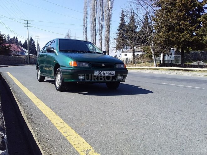 Volkswagen Polo 1995, 123,000 km - 1.6 л - Qax